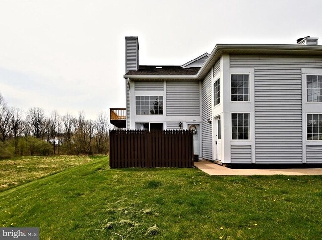 Building Photo - 122 Wheatsheaf Ln