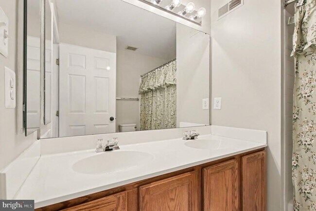 Building Photo - 3915 Carlyle Ct