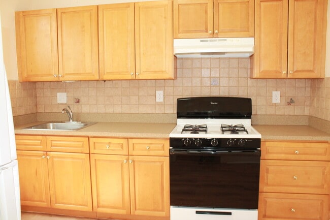 Building Photo - 89 Montclair Ave