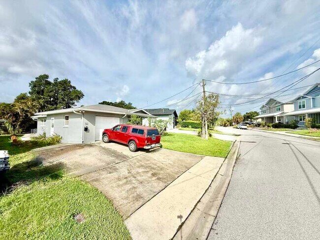 Building Photo - 1265 Pierce St