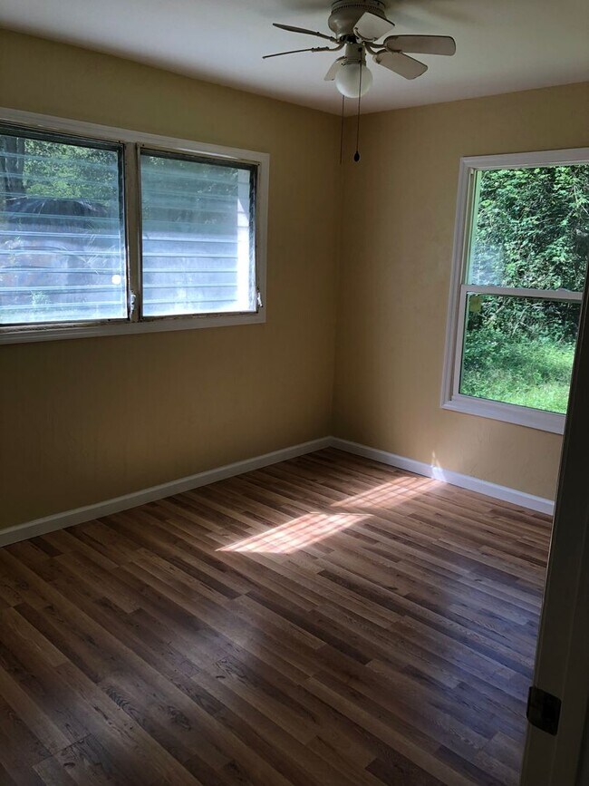 Building Photo - Great home in West Park off of Newberry Road.