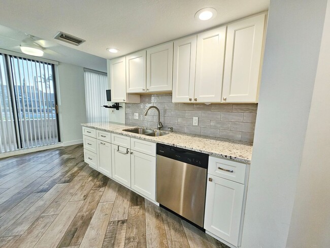 Building Photo - Pasadena Yacht Club 2 Bedroom Condo For Rent