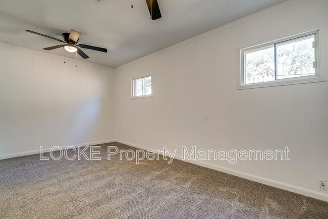 Building Photo - 311 Byron St