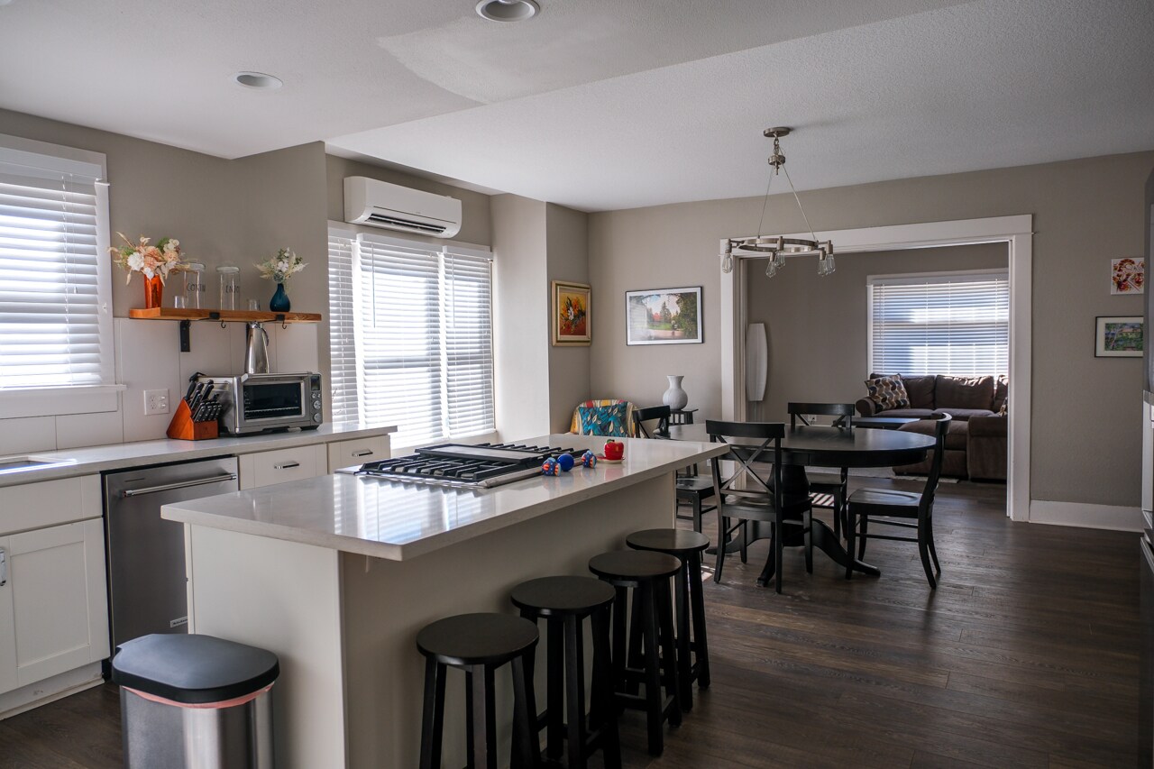 Building Photo - 5530 N Haight Ave