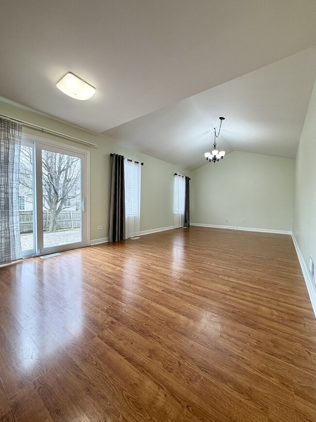 Building Photo - 665 Lakewood Farms Dr