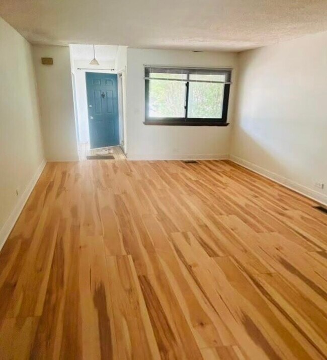 Building Photo - 1744 DeForest Ln