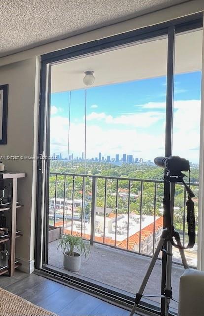 Primary Photo - 2625 Collins Ave