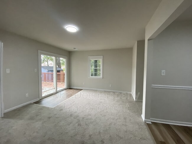 Building Photo - 9 Farrell Ln