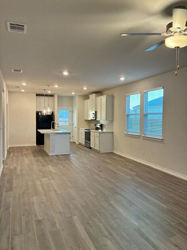 Building Photo - 3BR/2BA w/ Fenced Yard + Assigned Parking in Liberty Hill, TX