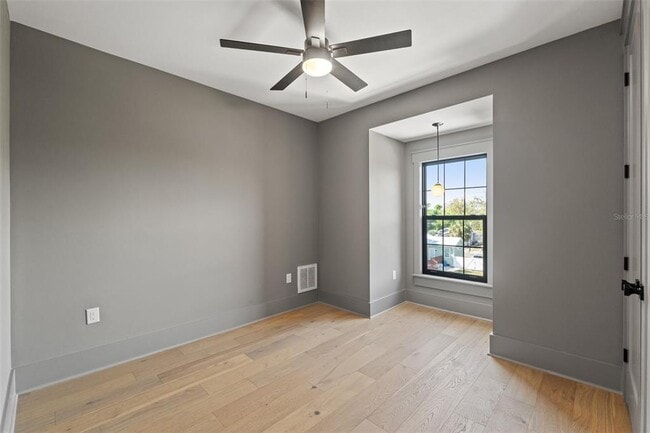 Building Photo - 807 W Park Ave