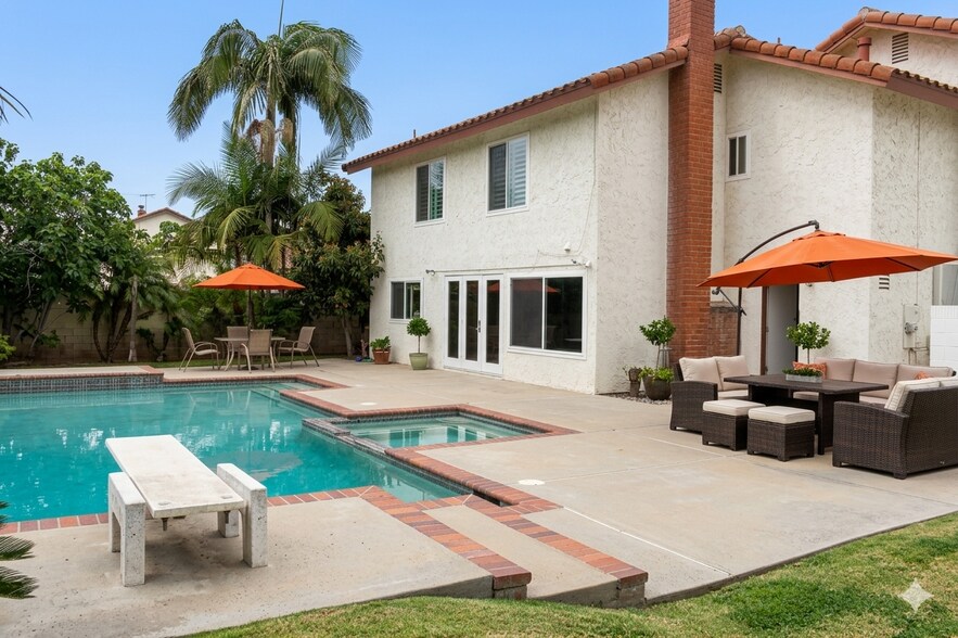 Building Photo - 465 S Tracy Ln