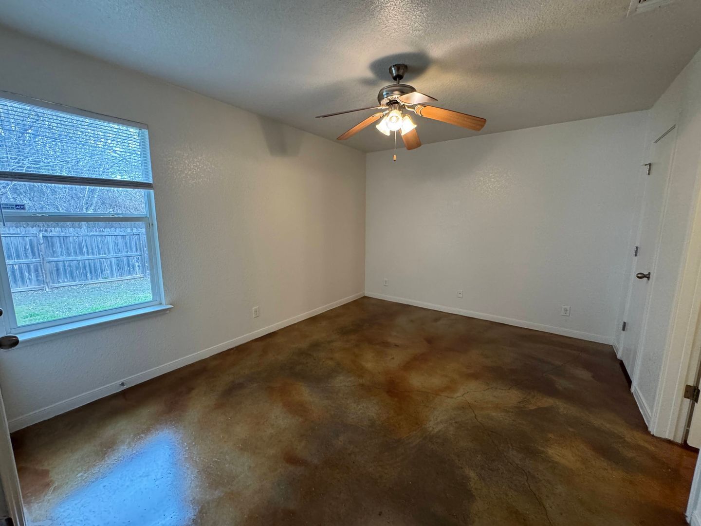 Building Photo - 107 Kings Ct