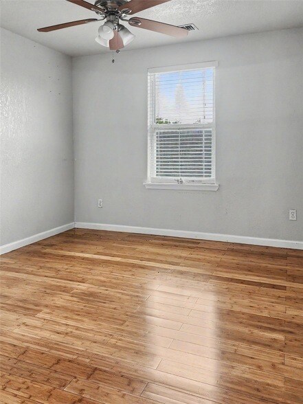 Building Photo - 5617 Avenue R