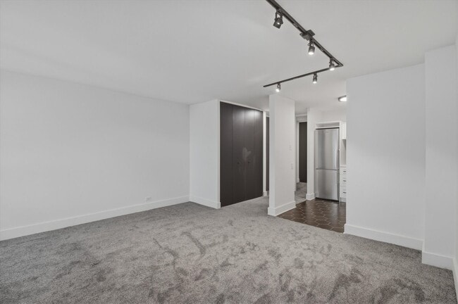 Building Photo - 1030 N State St