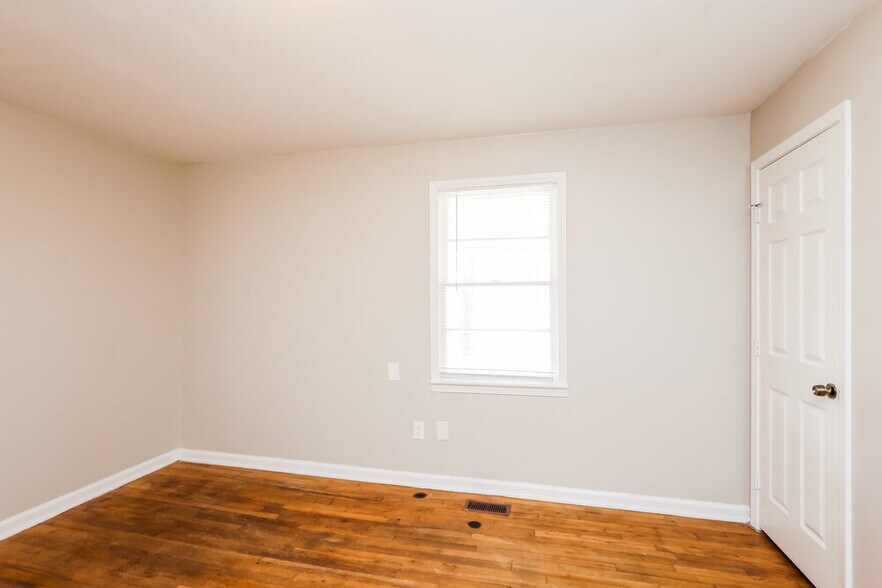 Building Photo - 3995 Sandy Hill Rd