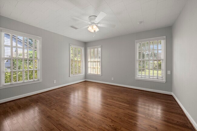 Building Photo - 6438 Pinehurst Dr