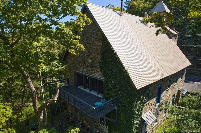 Building Photo - 1883-1213 NY-213