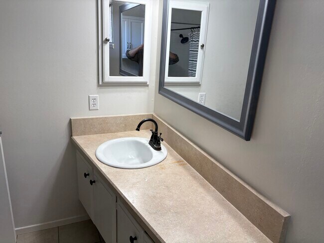 Building Photo - 359 Sylvan Dr