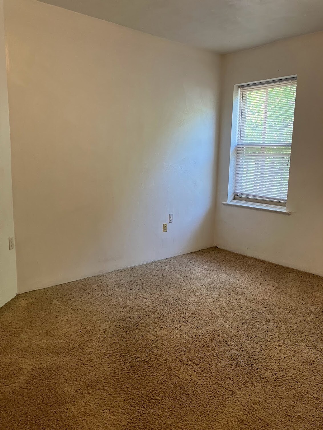 Building Photo - 5819 Bartlett St