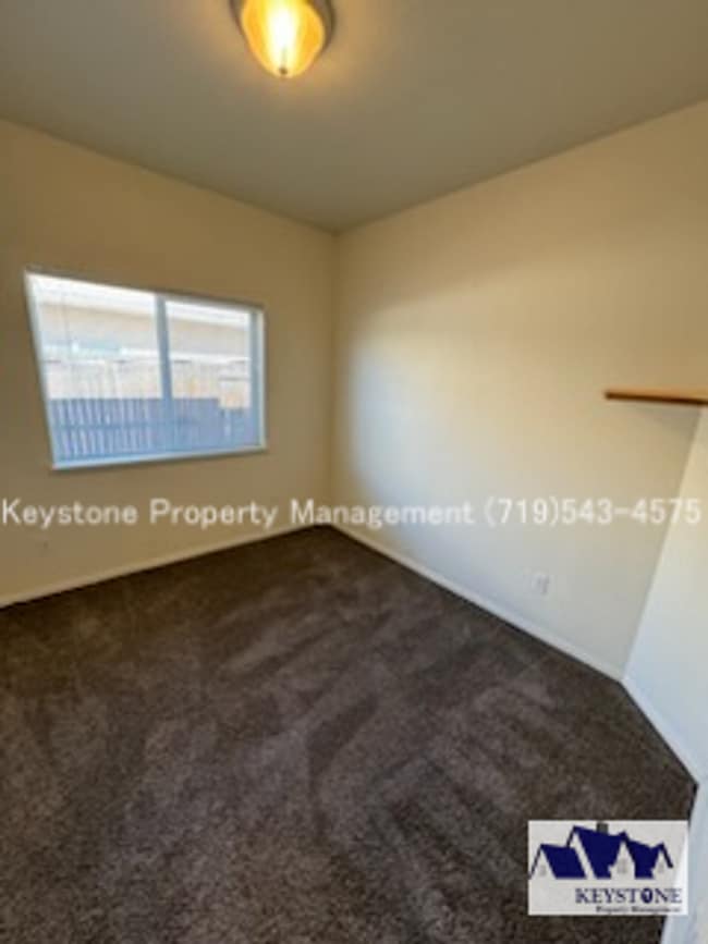 Building Photo - South side Domega Home 3 Bedroom/2 Bath/2 Car Garage $1850/$1850