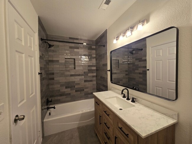 Building Photo - Charming Single Story Home in Mission Grove