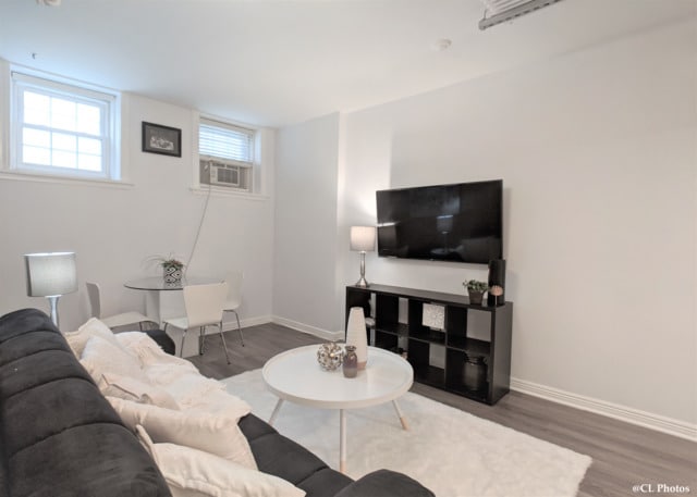 Building Photo - 4312 N Clarendon Ave