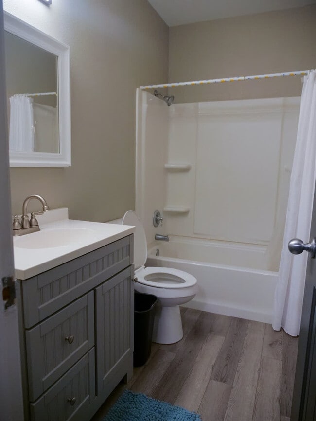 Building Photo - 151 Cub St W