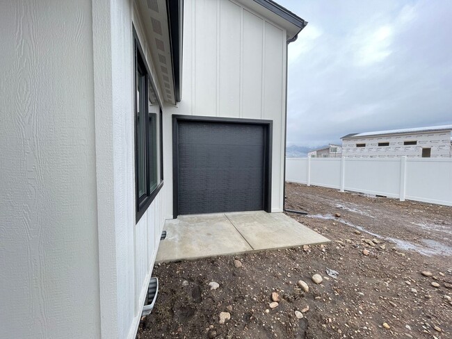 Building Photo - Newer Rathdrum Rancher