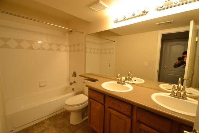 Building Photo - 2721 Crooked Vine Ct
