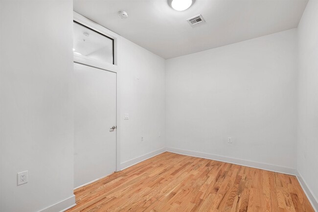 Building Photo - 136 Oakland Ave