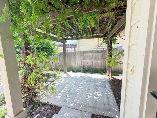 Building Photo - 2813 Hopi Path