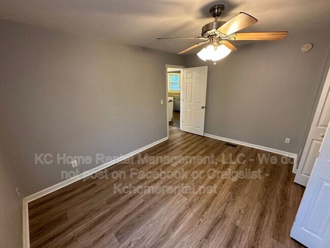 Building Photo - 4045 S Minnie St