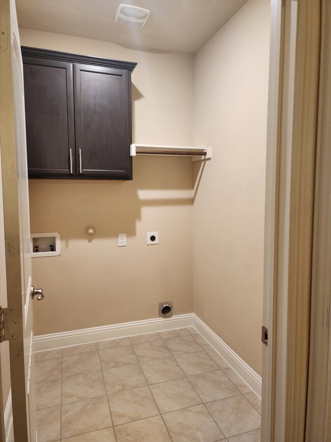 Laundry Room - 4020 BLESSINGTON DR