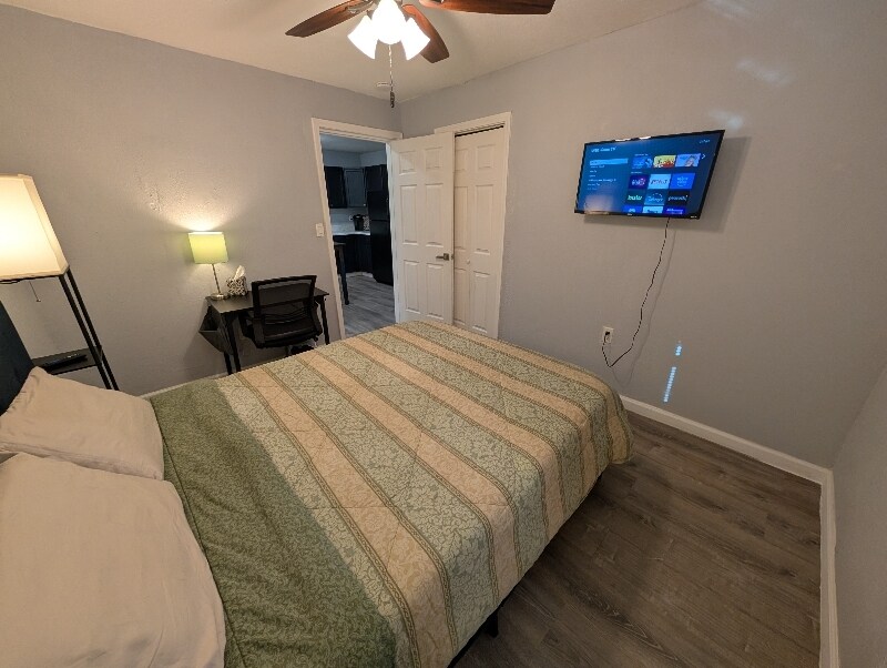 Building Photo - 511 Goliad St