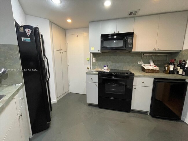 Building Photo - 825 Brickell Bay Dr