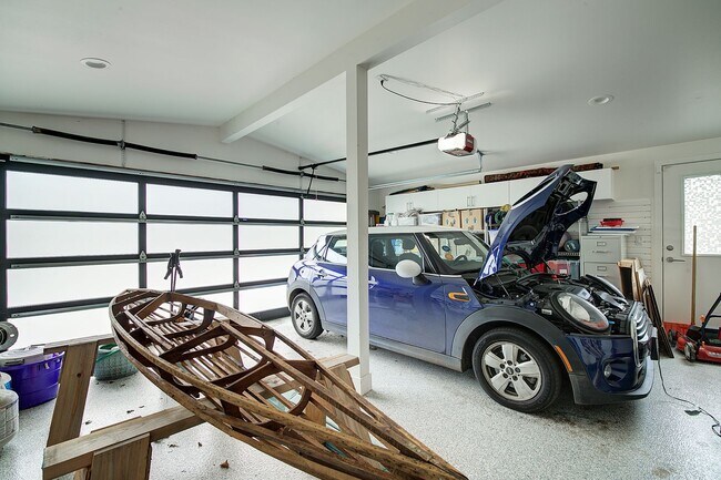 Building Photo - 4Bd/2.5Ba Seattle Home