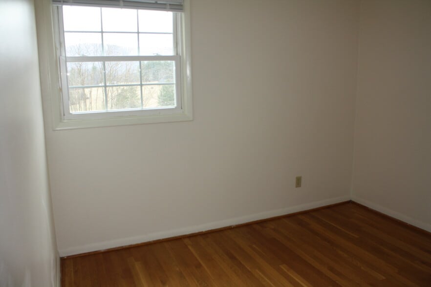 BR-2 - 1615 W Main St