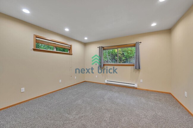 Building Photo - 2 BED & 2 BATH SINGLE FAMILY FOR RENT