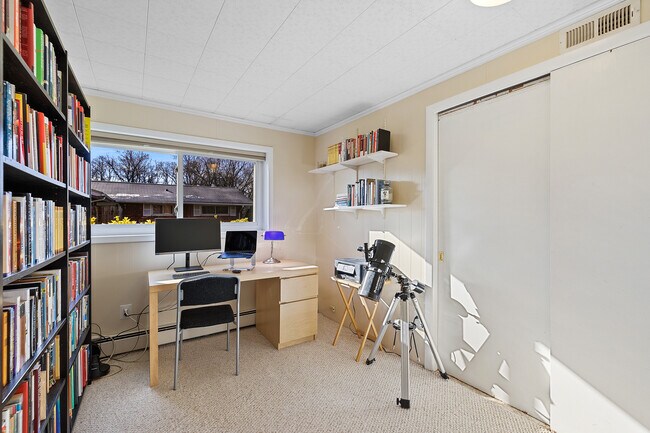 Building Photo - 10119 Farmington Dr