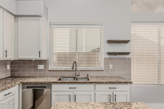 Building Photo - 6410 W Buckskin Trail