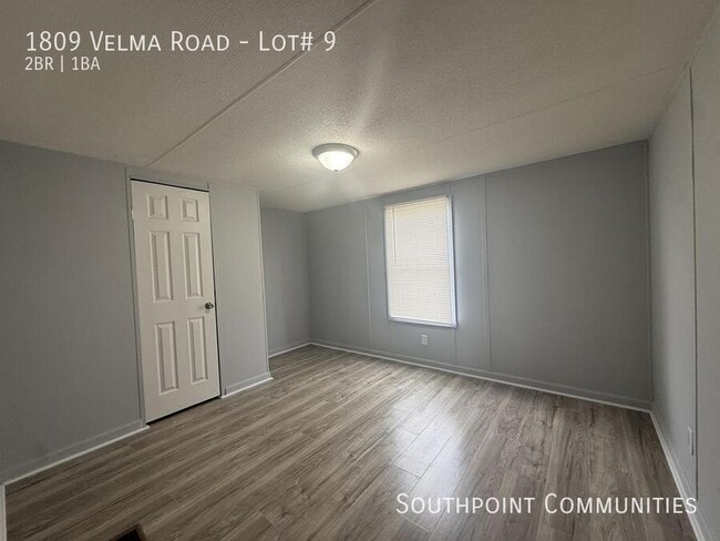 Building Photo - 1809 Velma Rd