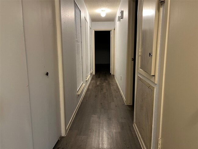 Building Photo - 5535 Ashgate Dr