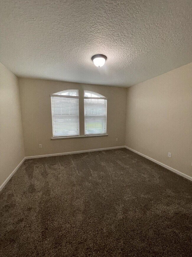 Building Photo - 3 bedroom 2 .5 bath townhome 2 car attached garage  in St. Johns county