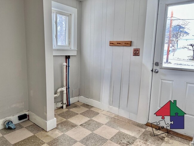 Building Photo - Cozy 3BR Cottage - Heat Included!