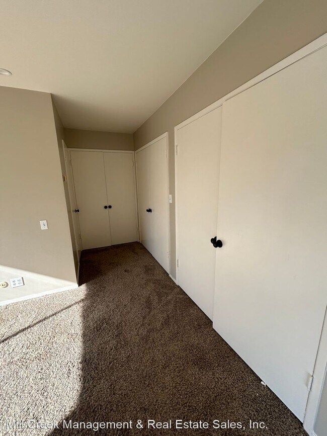 Building Photo - 3 br, 2 bath House - 523 W Howard