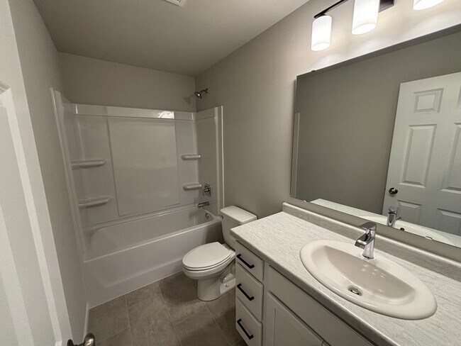 Building Photo - Stunning 3 Bed, 2 Bath New Build – 1,800 S...