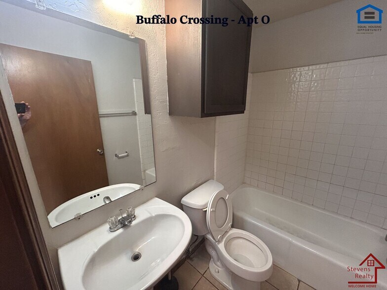 Building Photo - 1912 SW D Ave