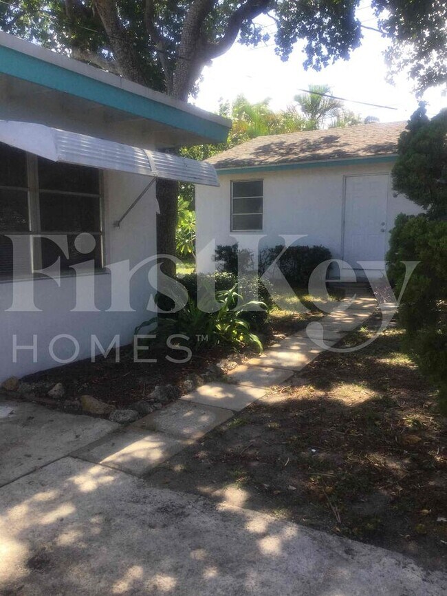 Building Photo - 609 Snowden Dr