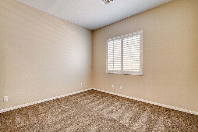 Building Photo - 4 Bedroom Single Story in Mountains Edge
