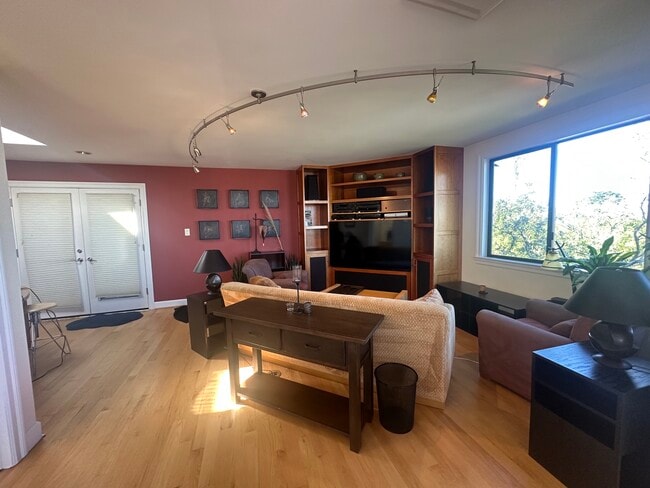 Building Photo - 304 Twin Peaks Blvd